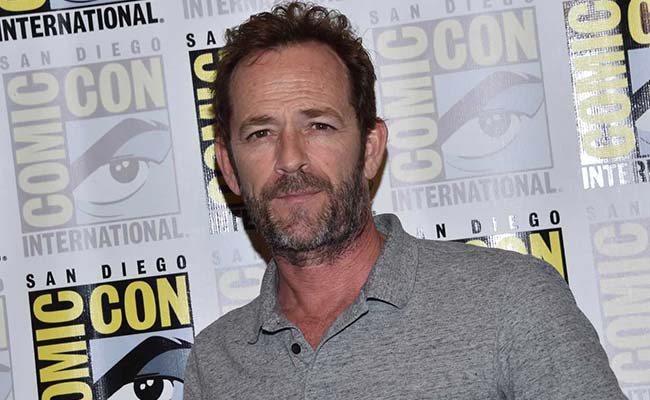 Luke Perry, Rebellious Teen Idol From <i>Beverly Hills 90210</i>, Dies At 52