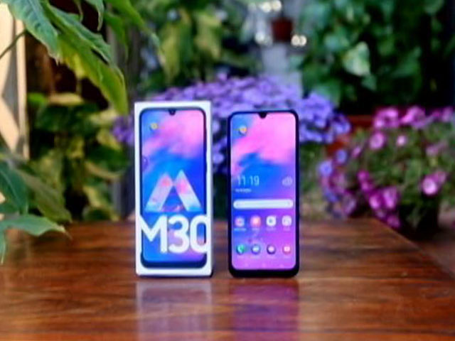 Samsung Galaxy M30: Three Eyed Phone