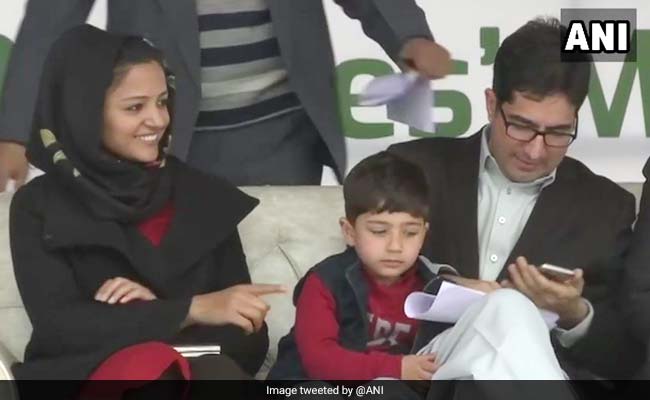 जम्मू कश्मीर में BDC चुनावों के विरोध में शेहला रशीद ने छोड़ी मुख्यधारा की राजनीति