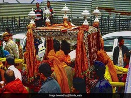आज महाशिवरात्रि, काशी के मंदिरों में उमड़े श्रद्धालु, हरिद्वार कुंभ में पहला शाही स्नान आज महाशिवरात्रि, काशी के मंदिरों में उमड़े श्रद्धालु, हरिद्वार कुंभ में पहला शाही स्नान