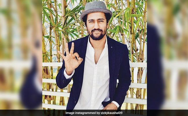 The LOL Reason Vicky Kaushal Spent Shah Rukh Khan's Diwali Party 'Hiding In A Corner'