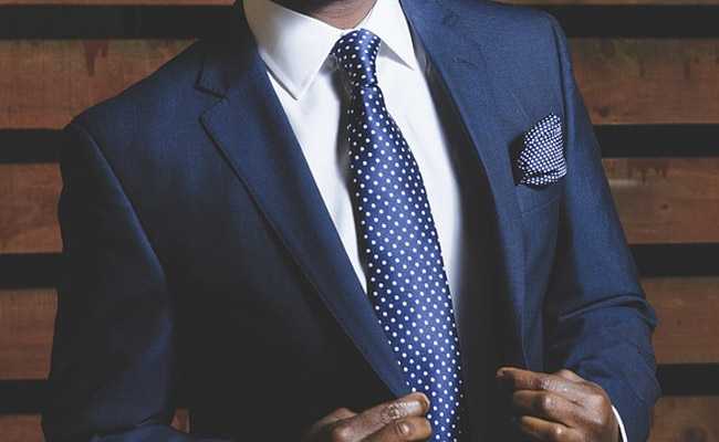 Suits And Ties Now Optional, Goldman Sachs Hedges Dress Code