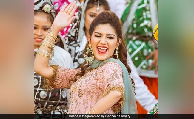 Sapna Choudhary ने 'चेतक' सॉन्ग पर जमकर लगाए ठुमके,  बार-बार देखा जा रहा Video