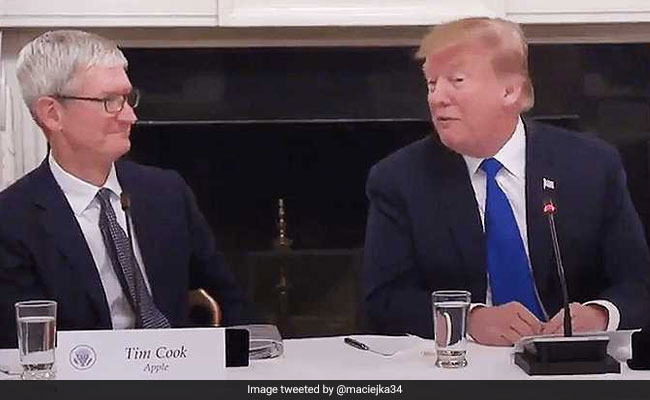 ट्रंप ने गलती से Apple के सीईओ को कहा- टिम एप्पल, फिर ट्विटर पर Cook ने किया ऐसा, देखें VIDEO
