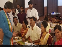 Shashi Tharoor Crashes Wedding, Blames It On Elections Shashi Tharoor Crashes Wedding, Blames It On Elections