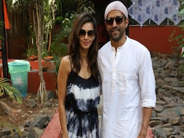 Holi 2019: Shibani Dandekar And Farhan Akhtar Paint <I>The Sky Pink</i> Holi 2019: Shibani Dandekar And Farhan Akhtar Paint <I>The Sky Pink</i>