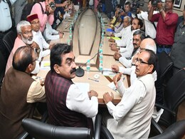 पीएम मोदी कांग्रेस को घेर रहे, खुद बीजेपी वंशवाद से घिरी; मध्यप्रदेश में टिकट के लिए बेशुमार दावेदार पीएम मोदी कांग्रेस को घेर रहे, खुद बीजेपी वंशवाद से घिरी; मध्यप्रदेश में टिकट के लिए बेशुमार दावेदार