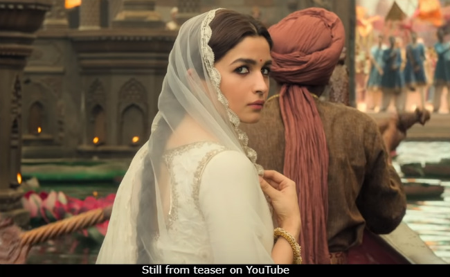 Alia Bhatt Is Nervous About <I>Kalank</i> Song <I>Ghar More Pardesiya</i> And In Hiding