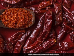तीखा खाने के हैं शौकीन, तो जान लें लाल मिर्च खाने के नुकसान, इन लोगों को भूलकर भी नहीं खाना चाहिए Red Chilli तीखा खाने के हैं शौकीन, तो जान लें लाल मिर्च खाने के नुकसान, इन लोगों को भूलकर भी नहीं खाना चाहिए Red Chilli