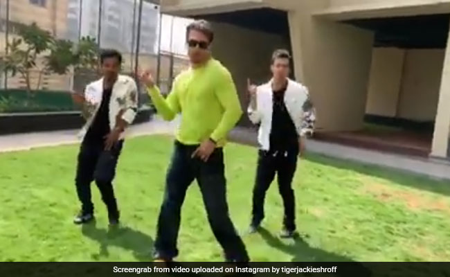 Tiger Shroff ने ऋतिक रोशन के सुपरहिट सॉन्ग पर किया डांस, Video हुआ वायरल