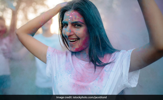 Holi 2019: 7 Amazing Hair Oils That Will Prevent The Colour From Setting In