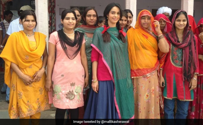 Women's Day: अमिताभ बच्चन से लेकर मल्लिका शेरावत तक, कई बॉलीवुड सेलेब्स ने कुछ यूं दी बधाई