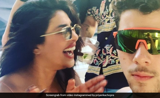 करीना कपूर के गाने पर प्रियंका चोपड़ा ने किए ऐसे डांस स्टेप, खुद को रोक नहीं पाए निक जोनस- देखें Video