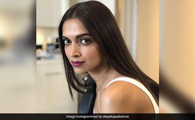 Deepika Padukone Writes 'Sorry To Let You Down' On Fan Page After Losing Filmfare Best Actress Award