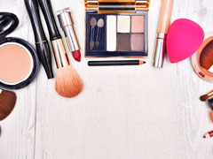 Holi 2019: রঙিন জলে ভিজবেন তবে সাজ নষ্ট হবে না, দেখুন এমনই ৯ টি পণ্য