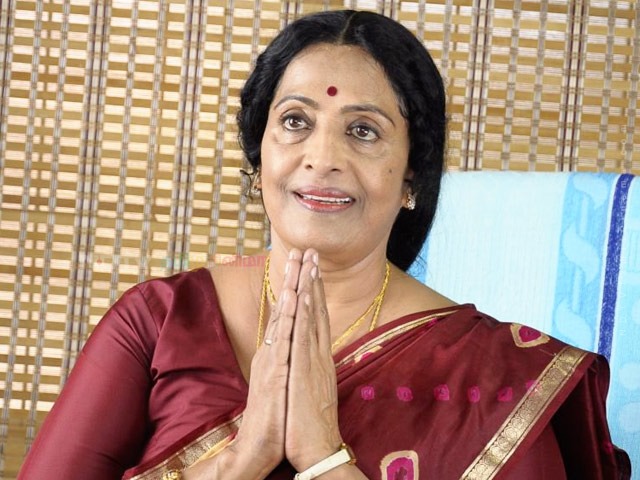 हीरो के बराबर फीस लेती थी साउथ की ये एक्ट्रेस, शूटिंग के लिए आती थी प्राइवेट जेट से, जीती थी सबसे लग्जरी लाइफ