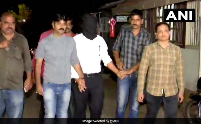 Auditor Who Reviewed Mumbai Foot Overbridge Detained