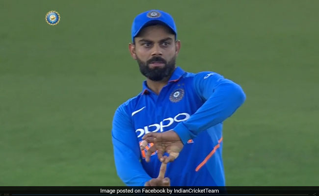 रोहित शर्मा ने उड़ाए Stumps, देखकर विराट कोहली ने हंसते हुए किया ऐसा इशारा, देखें VIDEO