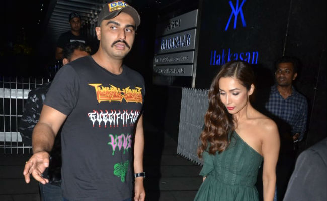 Trending Pics From Malaika Arora And Arjun Kapoor's Dinner Date