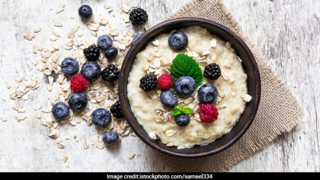 Oatmeal helps maintain energy levels and should be consumed 1-2 hours prior to working out