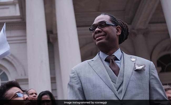 New York Councilman Sets Record For World's Tallest Politician