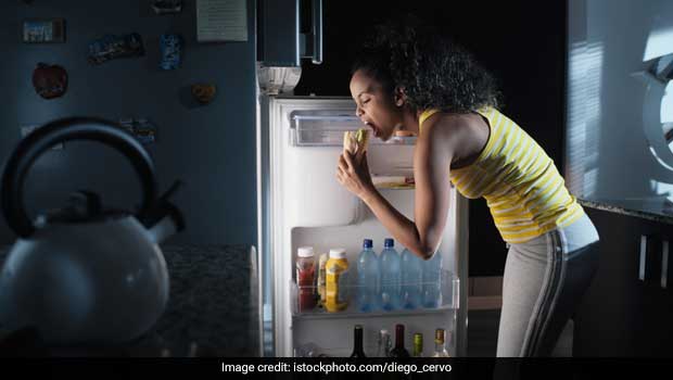 Late-Night Snacking May Hamper Your Performance At Work: Study