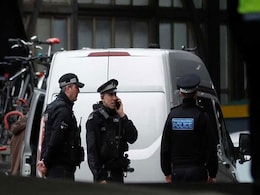 लंदन में आतंकी हमले का अंदेशा: दो एयरपोर्ट और एक रेलवे स्टेशन पर मिले 3 छोटे बम लंदन में आतंकी हमले का अंदेशा: दो एयरपोर्ट और एक रेलवे स्टेशन पर मिले 3 छोटे बम