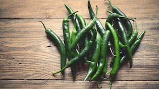 रोज 1 हरी मिर्च खाने से कौन सी बीमारी दूर होती है?