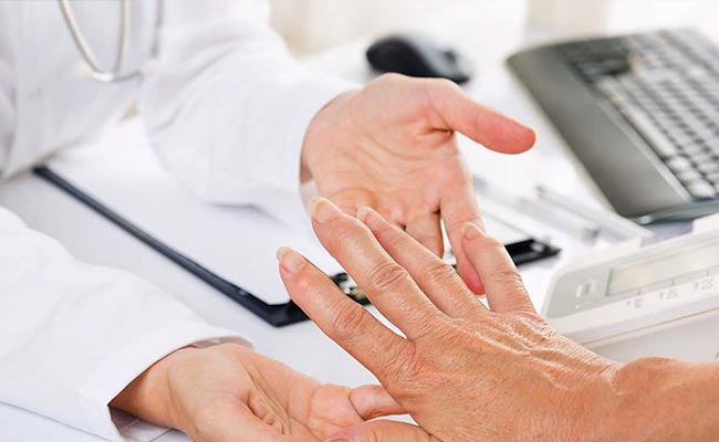 People who are obese appear to be at a higher risk of developing rheumatoid arthritis.