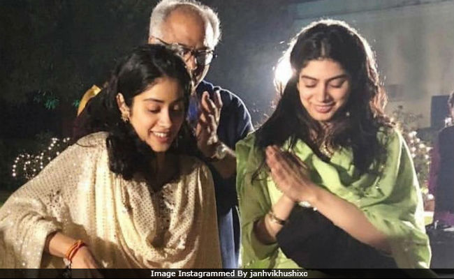 In Pics: Janhvi Kapoor Celebrates 22nd Birthday In Varanasi With Dad Boney Kapoor And Sister Khushi