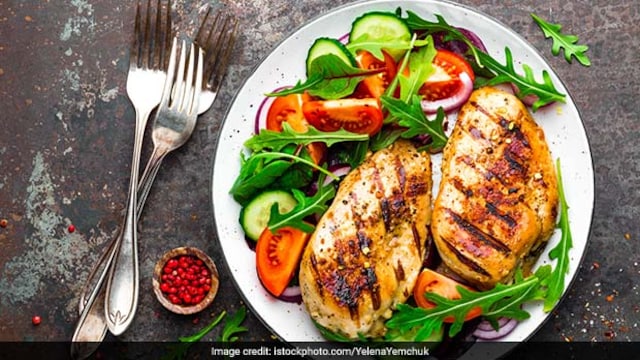 A combination of foods works well if you are trying to lose weight.