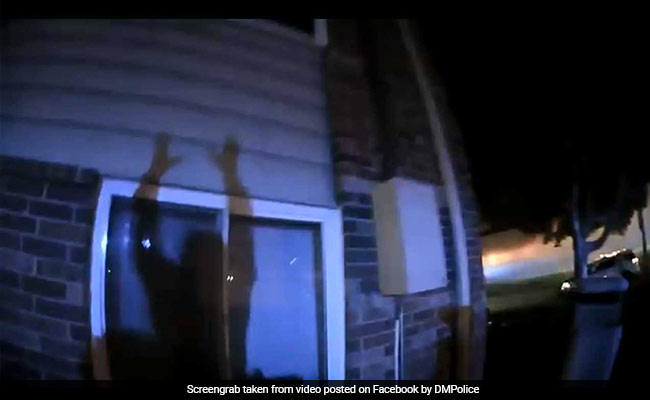 Cops Catch 3 Children Dropped From Burning Building, Earn Praise