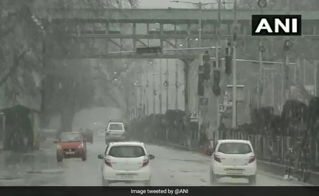 Jammu And Kashmir Receives Rain, Fresh Snow