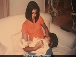 Happy Birthday Janhvi Kapoor: सोनम कपूर की गोद में जाह्नवी कपूर, बचपन की फोटो शेयर कर यूं जताया प्यार Happy Birthday Janhvi Kapoor: सोनम कपूर की गोद में जाह्नवी कपूर, बचपन की फोटो शेयर कर यूं जताया प्यार