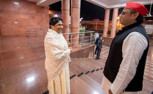 प्रियंका की चंद्रशेखर से मुलाकात के बाद SP-BSP गठबंधन में हलचल? अखिलेश ने मायावती से की मुलाकात