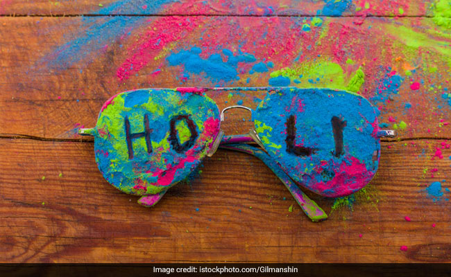 Happy Holi 2019: Brighten Up Your Loved Ones' Day With These Colourful Messages