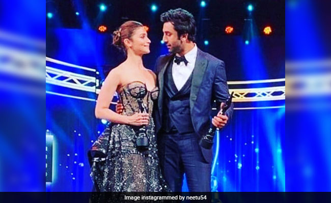Watch: Alia Bhatt Says "I Love You" To Ranbir Kapoor From Filmfare Stage