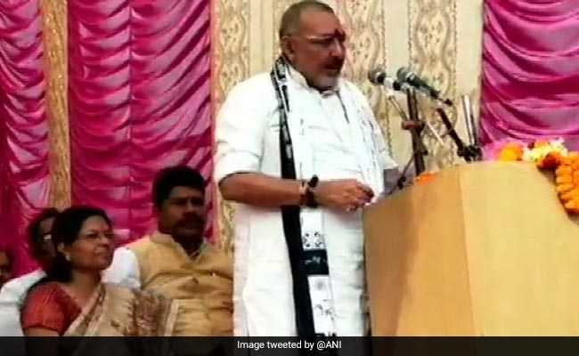 Minister Giriraj Singh Shares Stage With Bihar Shelter Home Case Accused