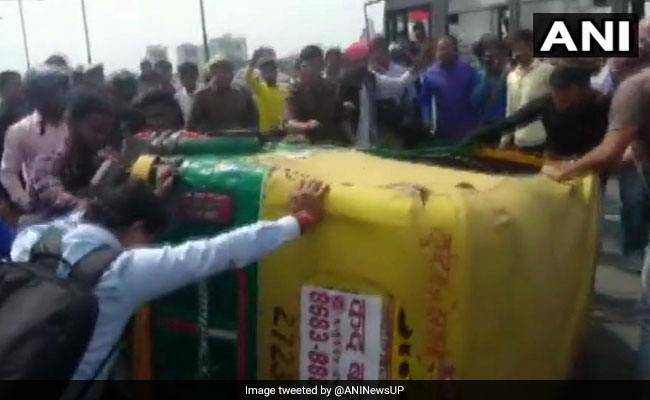 Girl Allegedly Molested By Driver In Lucknow, Jumps Off Moving Auto