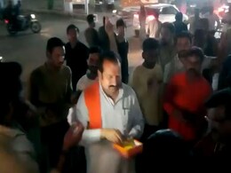 आचार संहिता उल्लंघन के मामले में एमएलए और नगर पालिका अध्यक्ष हिरासत में आचार संहिता उल्लंघन के मामले में एमएलए और नगर पालिका अध्यक्ष हिरासत में