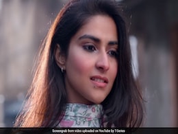 सलमान खान ने रिलीज किया 'लैला' लव सॉन्ग, किताबी पन्नों का यूं दिखलाया प्यार - देखें Video सलमान खान ने रिलीज किया 'लैला' लव सॉन्ग, किताबी पन्नों का यूं दिखलाया प्यार - देखें Video