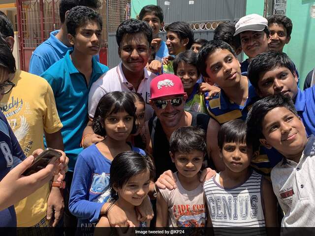 Kevin Pietersen Tries His Hand At Gully Cricket, Take A Look Kevin Pietersen Tries His Hand At Gully Cricket, Take A Look