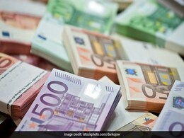 Mystery Of 'Robin Hood' Figure Who Leaves Cash Anonymously For Spanish Villagers Mystery Of 'Robin Hood' Figure Who Leaves Cash Anonymously For Spanish Villagers