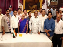 गोवा में नए CM का फ्लोर टेस्ट आज, फाइव स्टार रिसॉर्ट में ले जाए गये बीजेपी के विधायक गोवा में नए CM का फ्लोर टेस्ट आज, फाइव स्टार रिसॉर्ट में ले जाए गये बीजेपी के विधायक