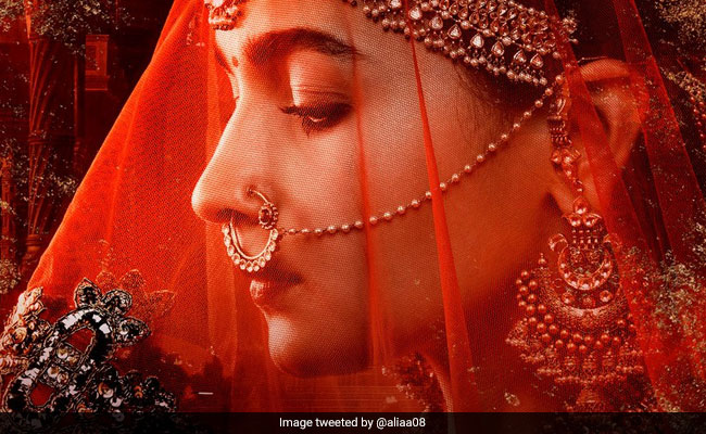 <I>Kalank</i>: Alia Bhatt's First Look As Roop Is Breathtaking. Can't Wait To Meet The Other #WomenOf<I>Kalank</I>
