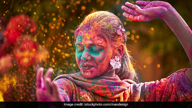 Holi 2019: Tips To Celebrate Toxin-Free Organic Holi - How To Make Skincare Scrubs And Natural Holi Colours