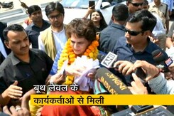 अमेठी-रायबरेली के दौरे पर प्रियंका गांधी वाड्रा अमेठी-रायबरेली के दौरे पर प्रियंका गांधी वाड्रा