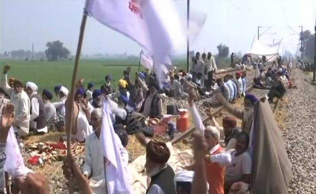 ''गेंद अब आपके कोर्ट में हैं'': कृषि कानूनों को रोकने के प्रस्‍ताव पर किसानों के इनकार के बाद सरकार