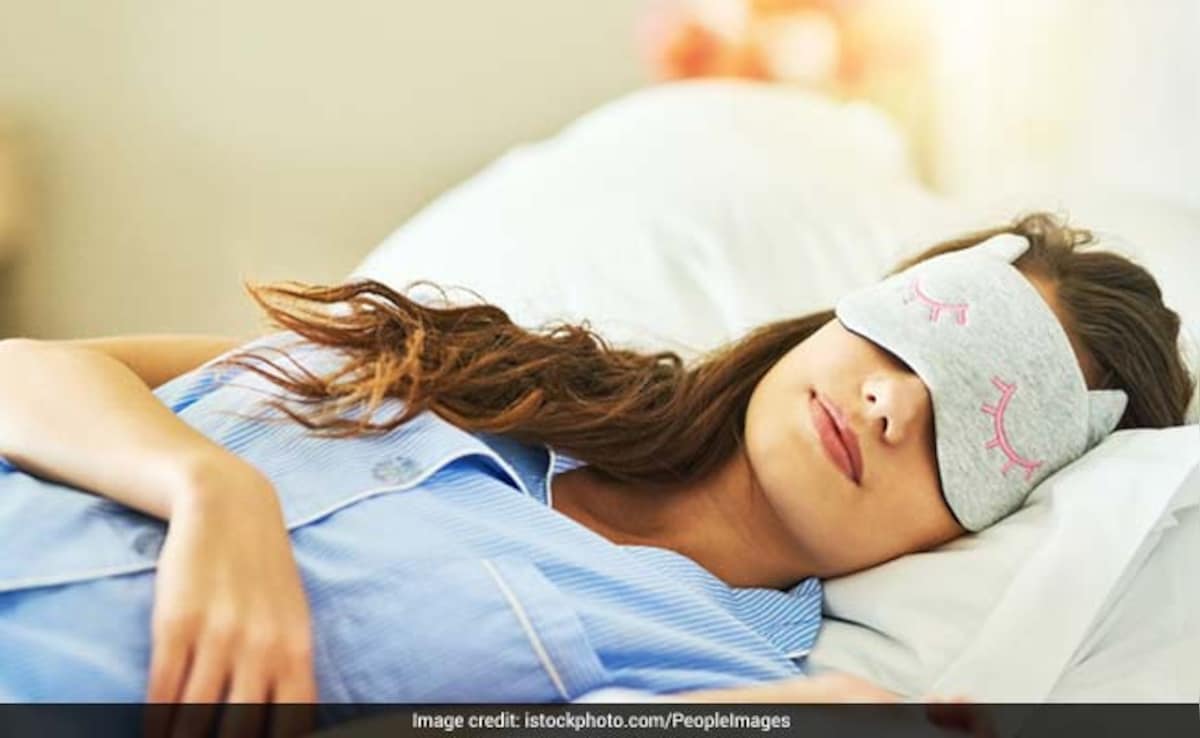 World Sleep Day 2026: 7 आदतें जो चुपचाप आपकी नींद को करती हैं खराब