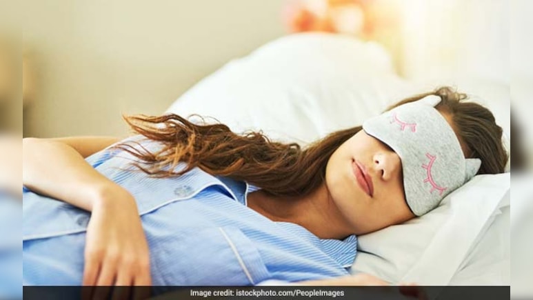 World Sleep Day 2026: 7 आदतें जो चुपचाप आपकी नींद को करती हैं खराब